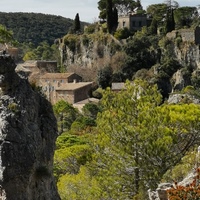 Photo de France - Le Cirque de Mourèze et le Lac du Salagou